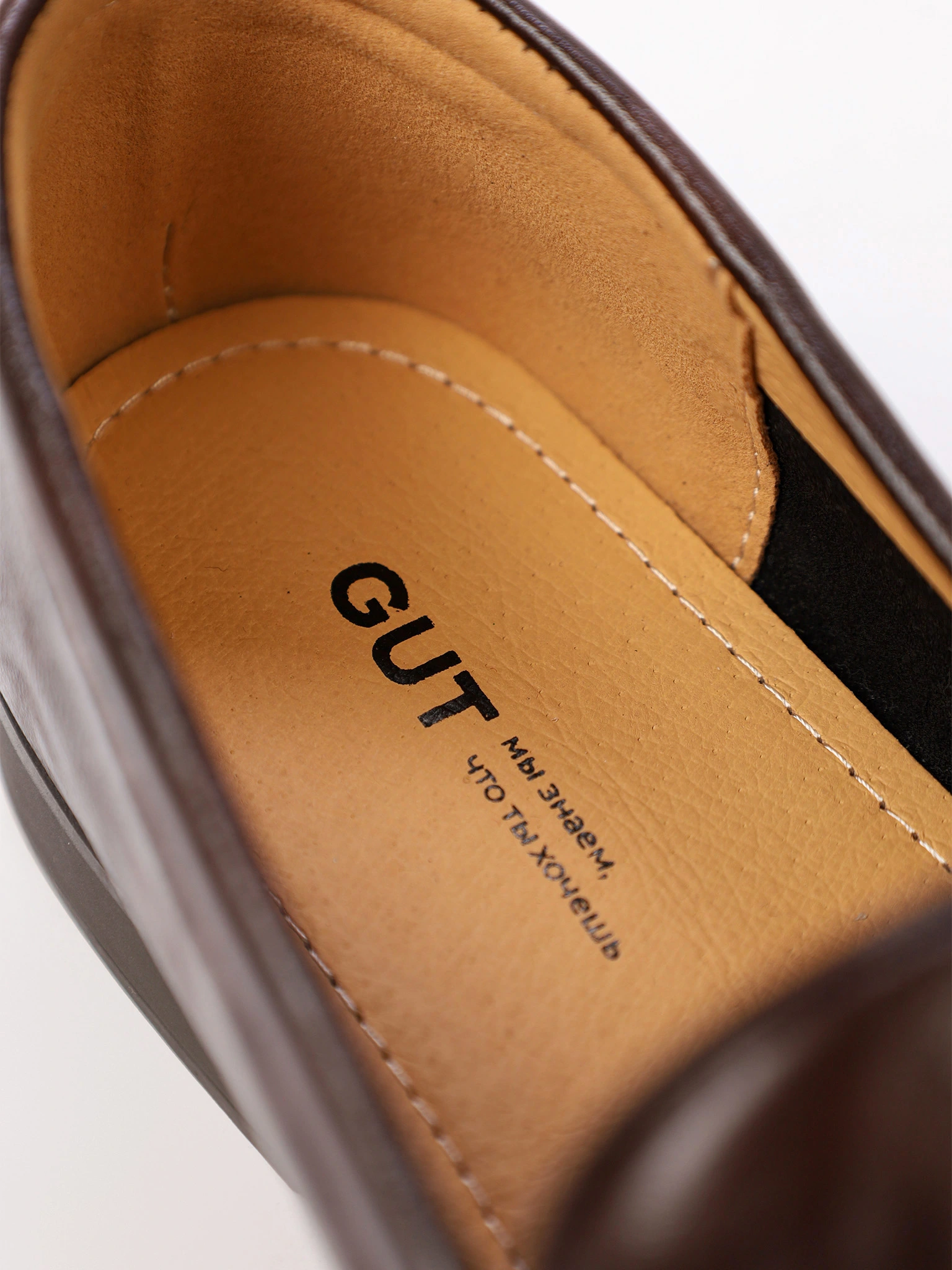 Лоферы бордового цвета на венском каблуке